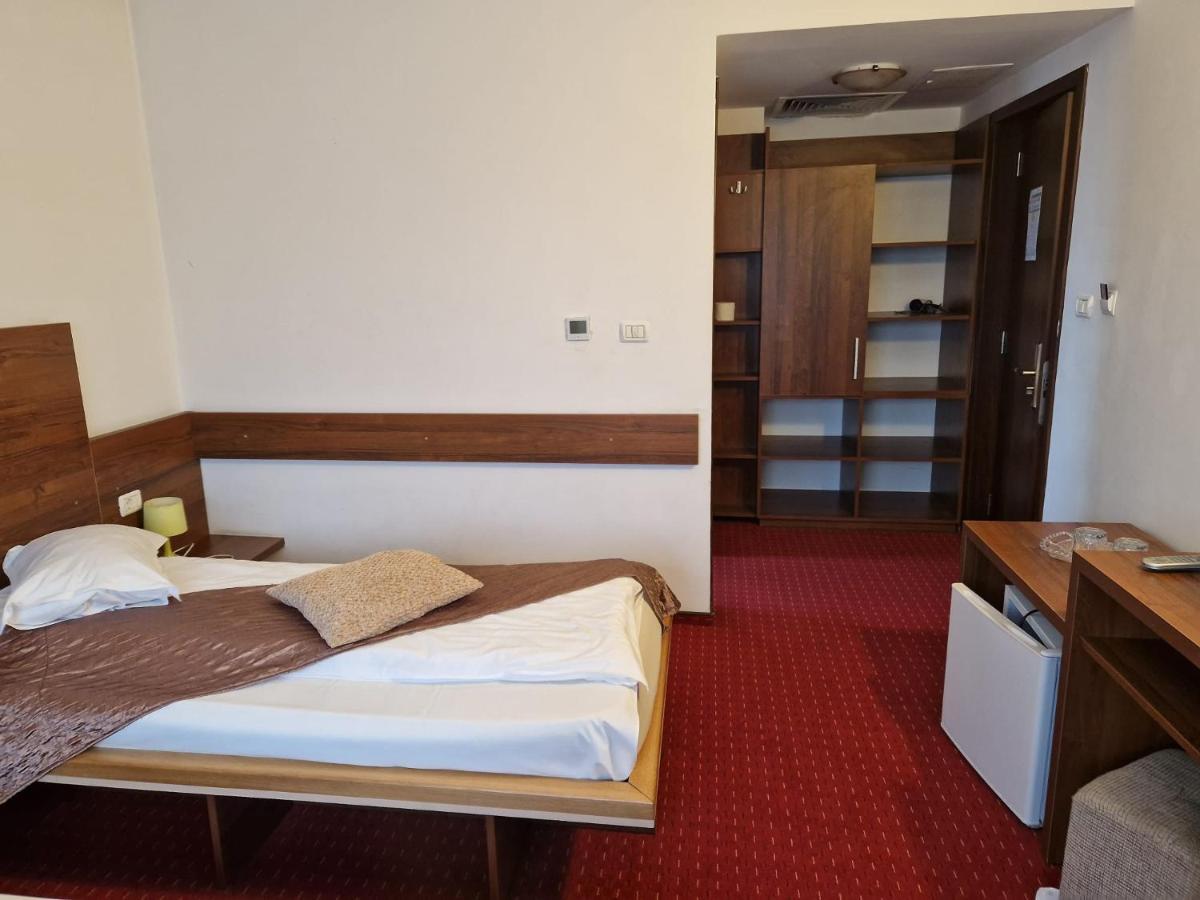 Pensiunea Carpe Diem Râmnicu Vâlcea エクステリア 写真