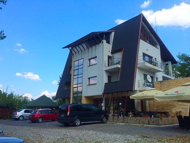Pensiunea Carpe Diem Râmnicu Vâlcea エクステリア 写真
